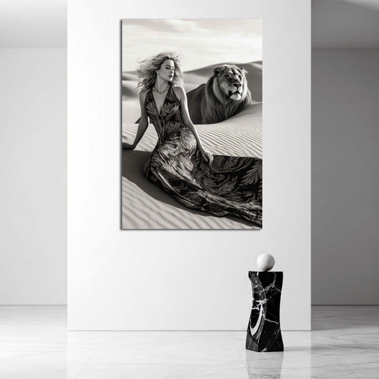 Donna abito elegante deserto leone bianco nero quadro