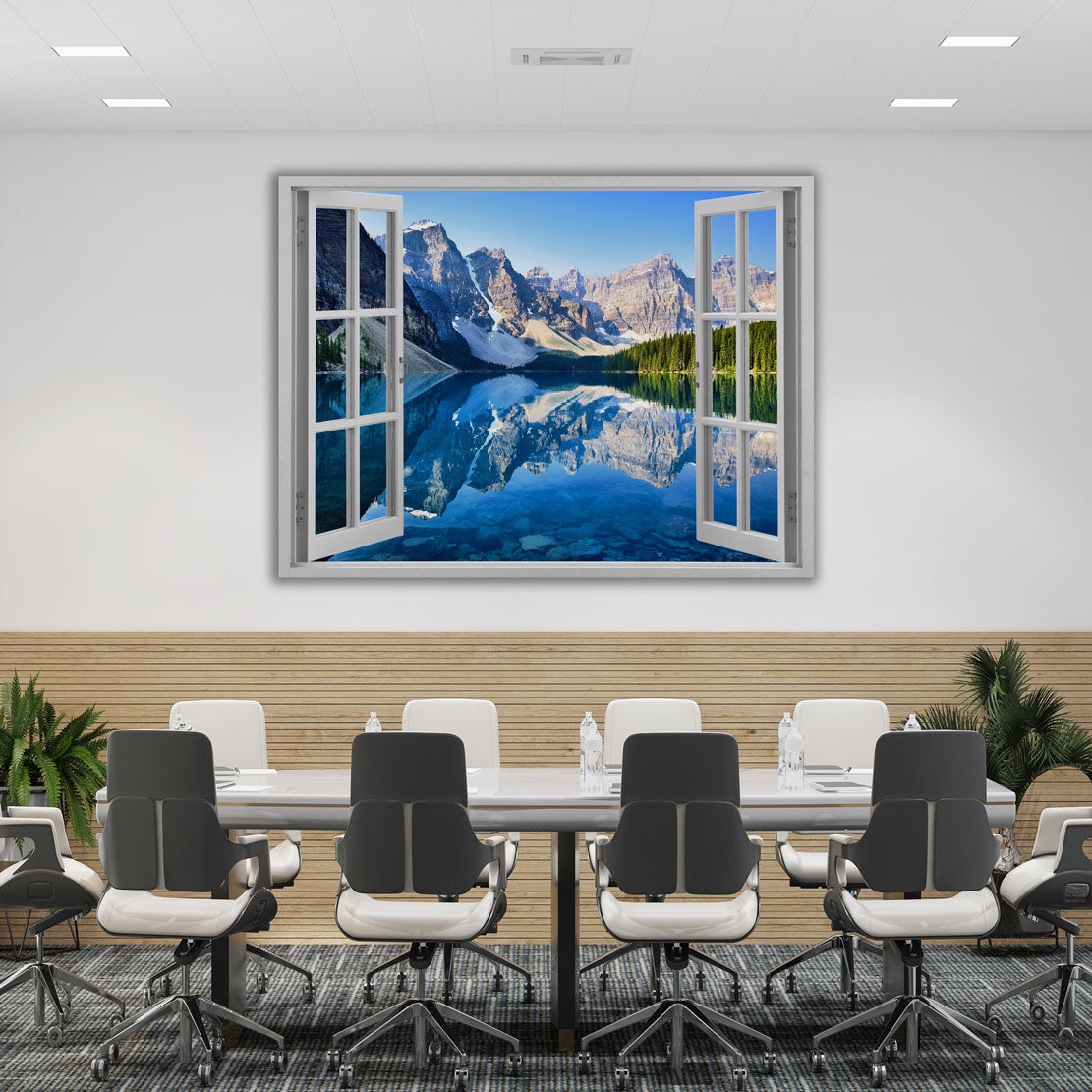 Quadro Vista dalla finestra su lago di montagna e panorama alpino