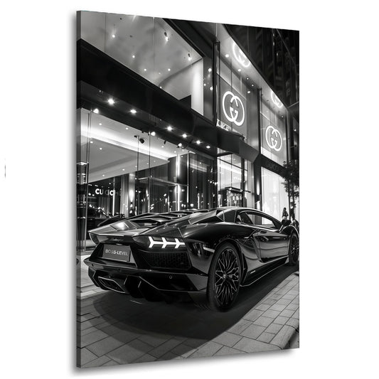 Auto sportivo nero lusso davanti negozio Gucci quadro