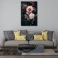 Bouquet rigoglioso di dalie chiare in atmosfera scura quadro