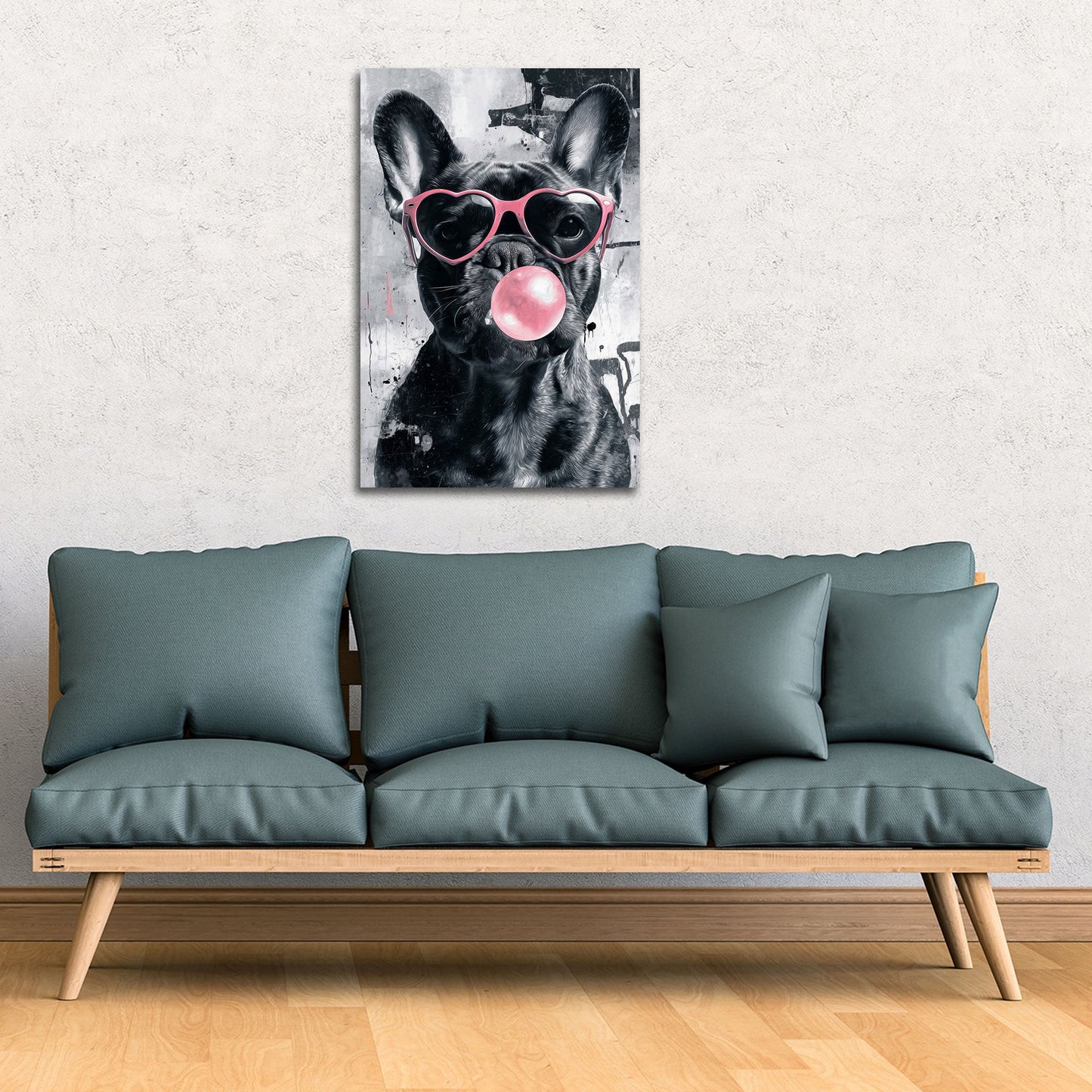 Bulldog con bolla di gomma e occhiali a cuore quadro