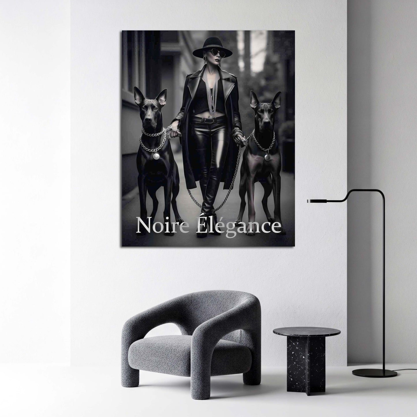 Donna con cani in look elegante bianco e nero stile urbano quadro