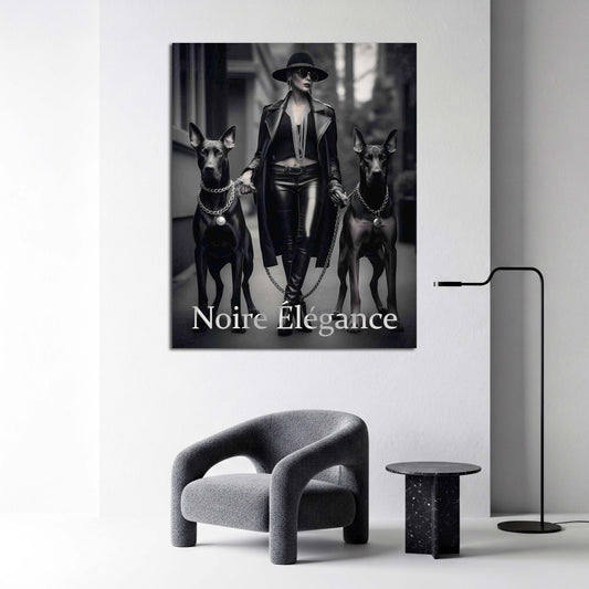 Donna con cani in look elegante bianco e nero stile urbano quadro