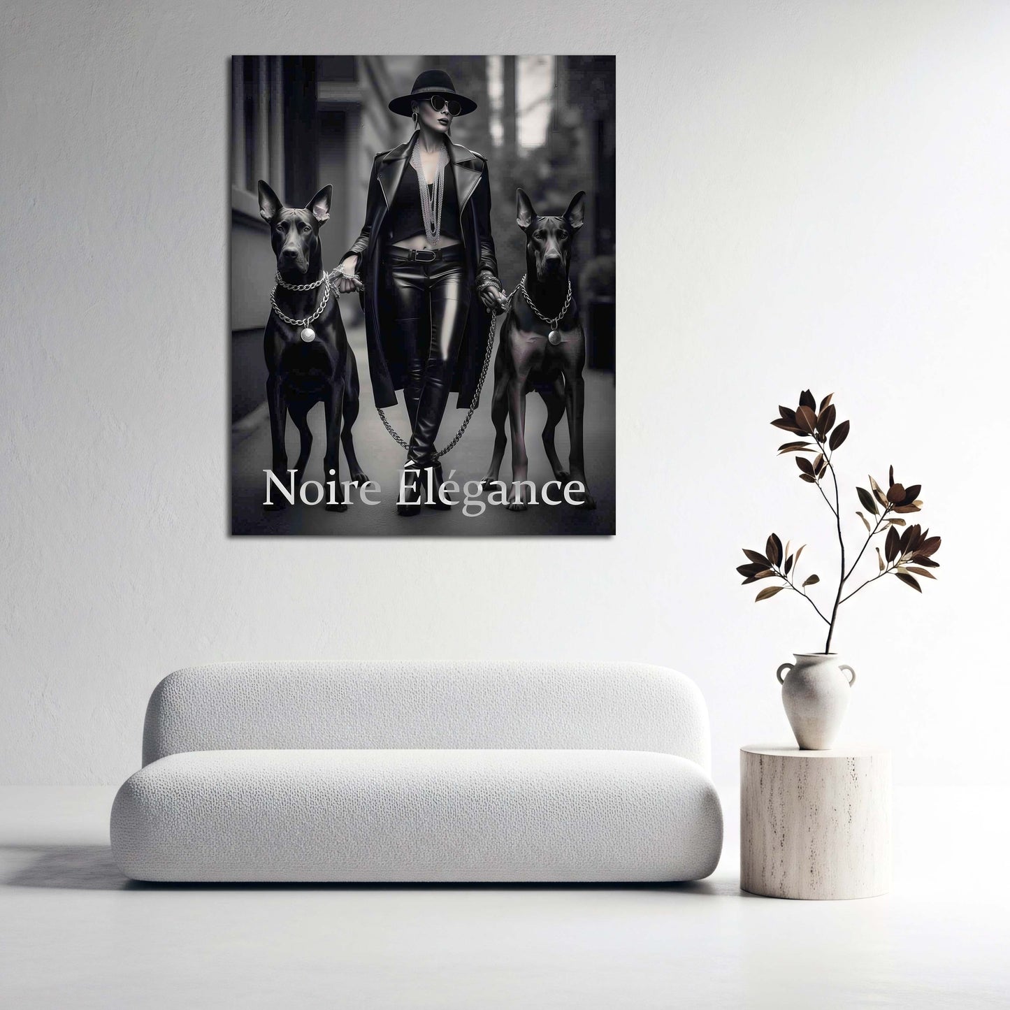 Donna con cani in look elegante bianco e nero stile urbano quadro