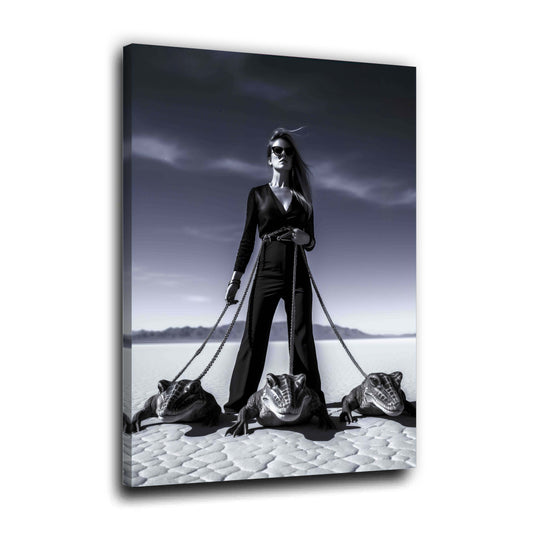 Donna con coccodrilli nel deserto bianco e nero moda quadro