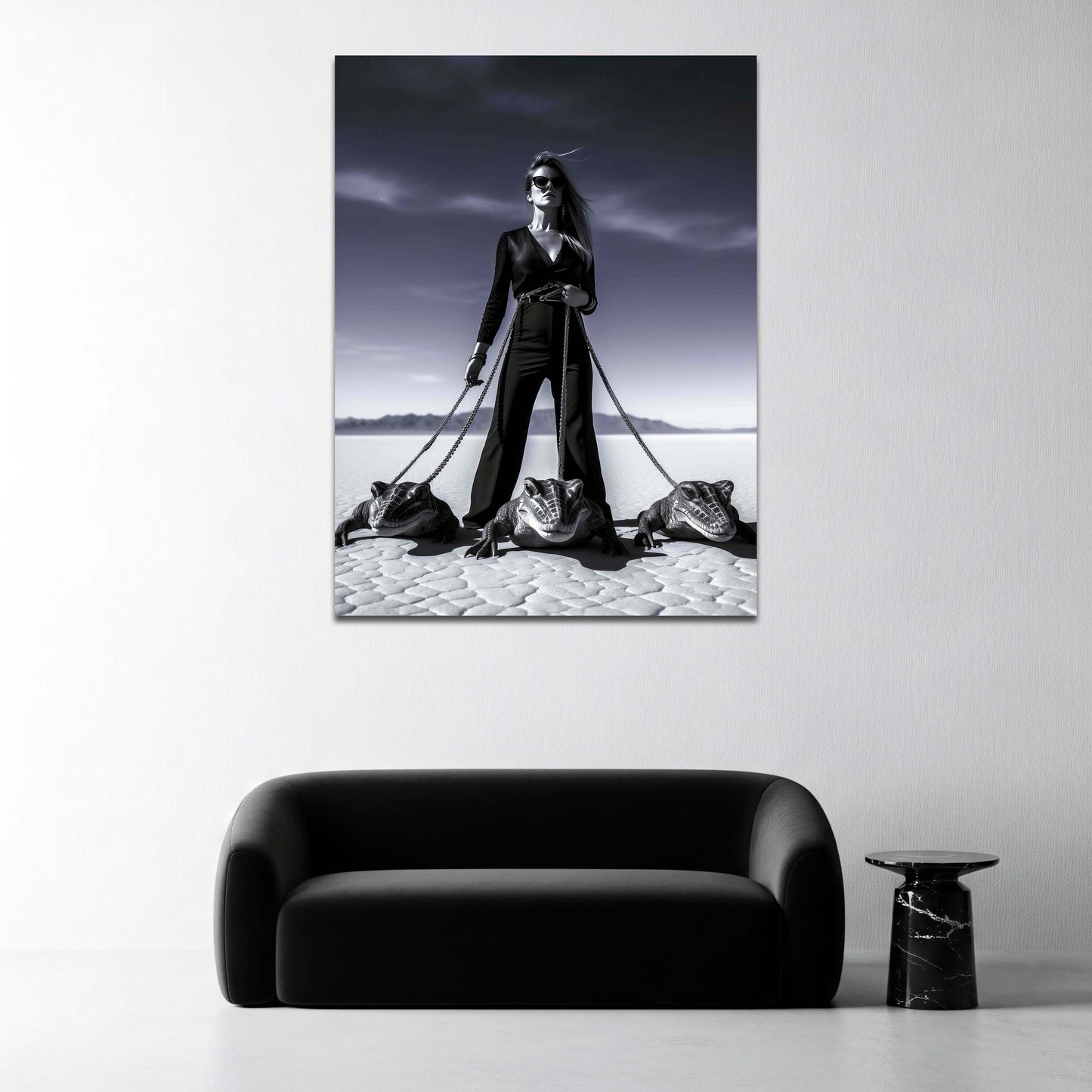 Donna con coccodrilli nel deserto bianco e nero moda quadro