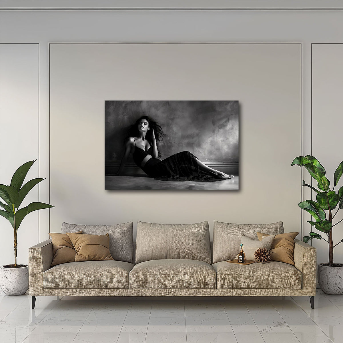 Donna elegante in abito nero seduta in bianco e nero quadro