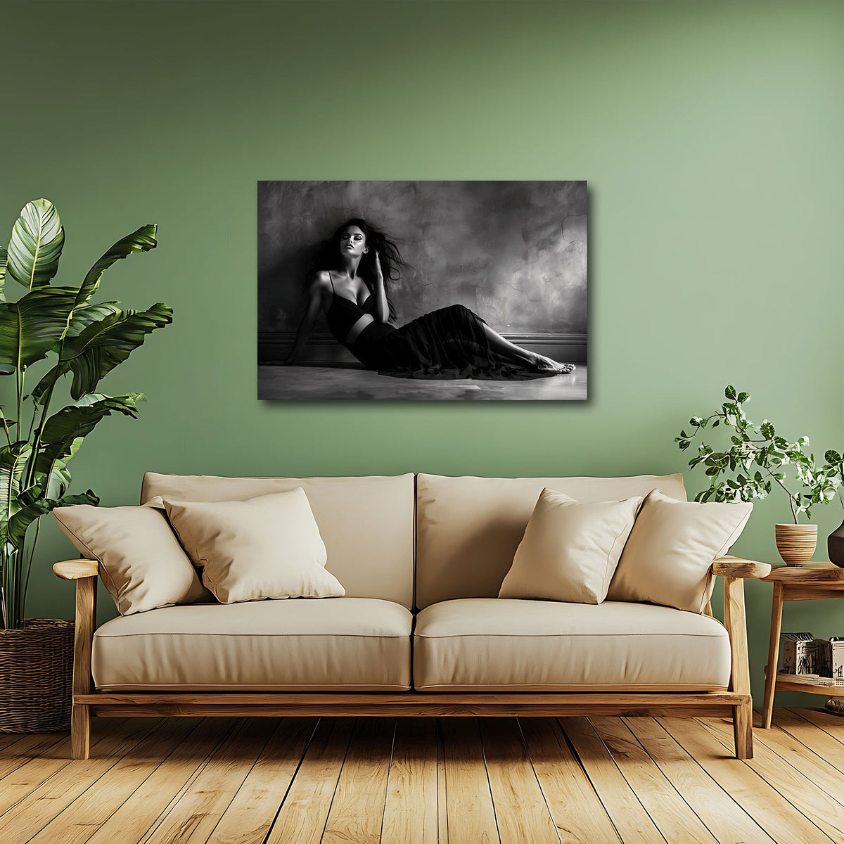 Donna elegante in abito nero seduta in bianco e nero quadro