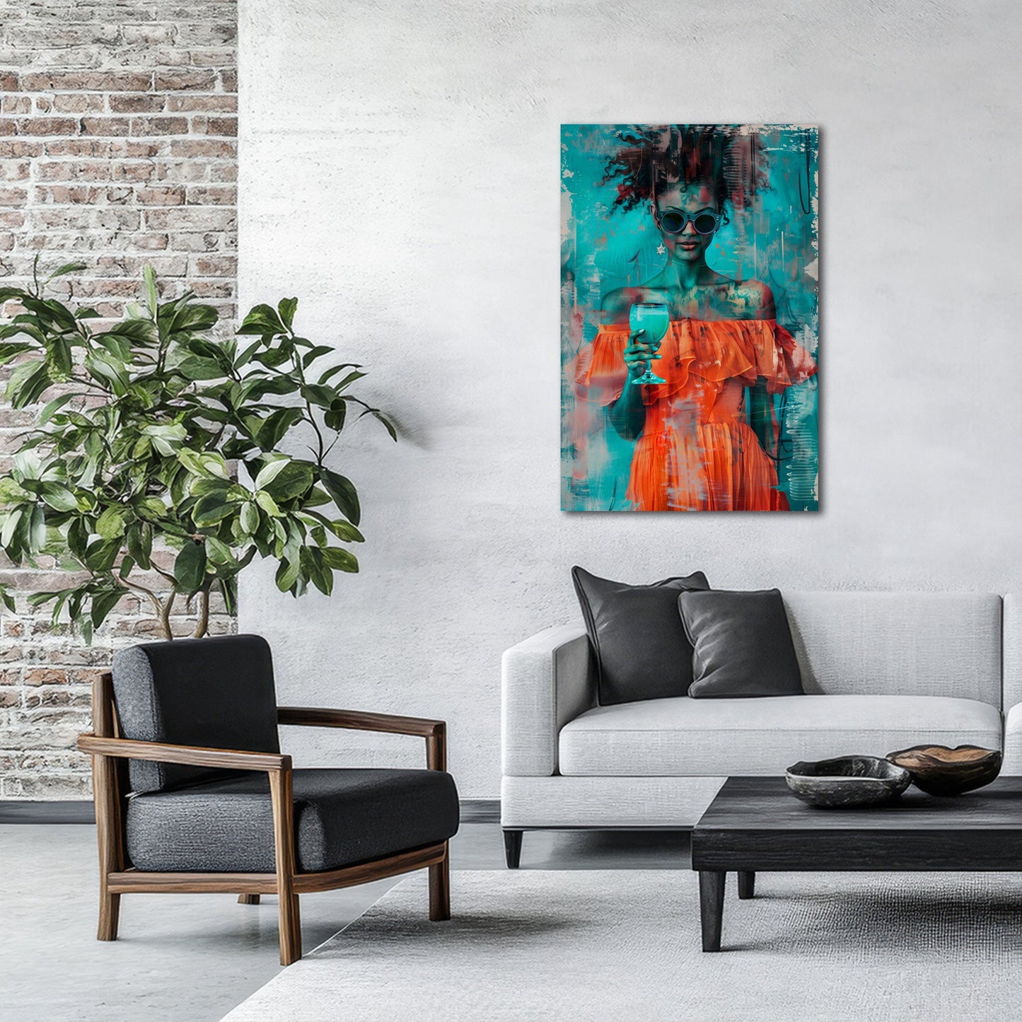 Donna moderna con occhiali da sole e un cocktail quadro