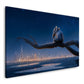 Elefante sul ramo osserva la skyline luminosa di notte quadro