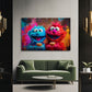 Peluche rosso e blu con biscotti su muro graffiti colorato quadro