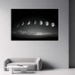 Fasi lunari in bianco e nero sopra l'oceano notturno quadro