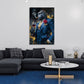 Gorilla in abito blu elegante con vino e sigaro quadro