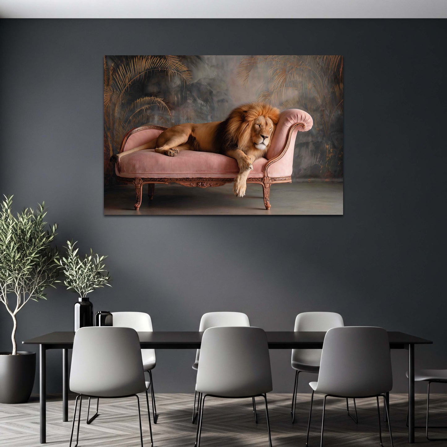 Leone addormentato su divano velluto rosa interno elegante quadro