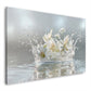 Gigli nell'acqua con eleganti spruzzi quadro