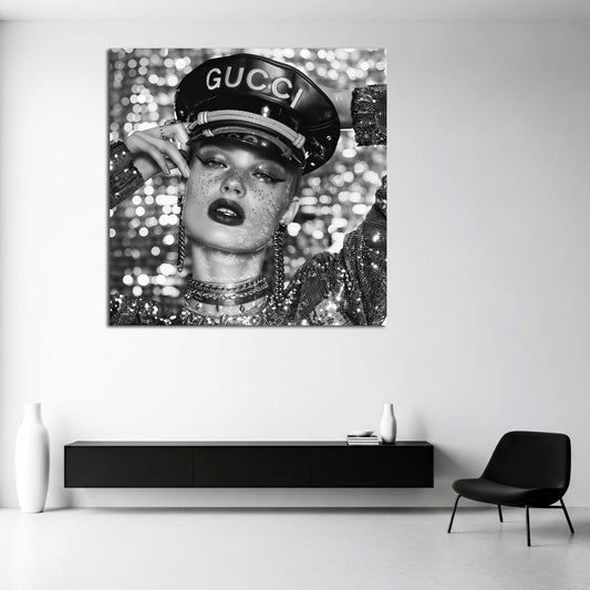 Ritratto moda con donna brillante e stile bianco e nero quadro