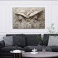 Scultura donne eleganti cappelli farfalle arte rilievo quadro