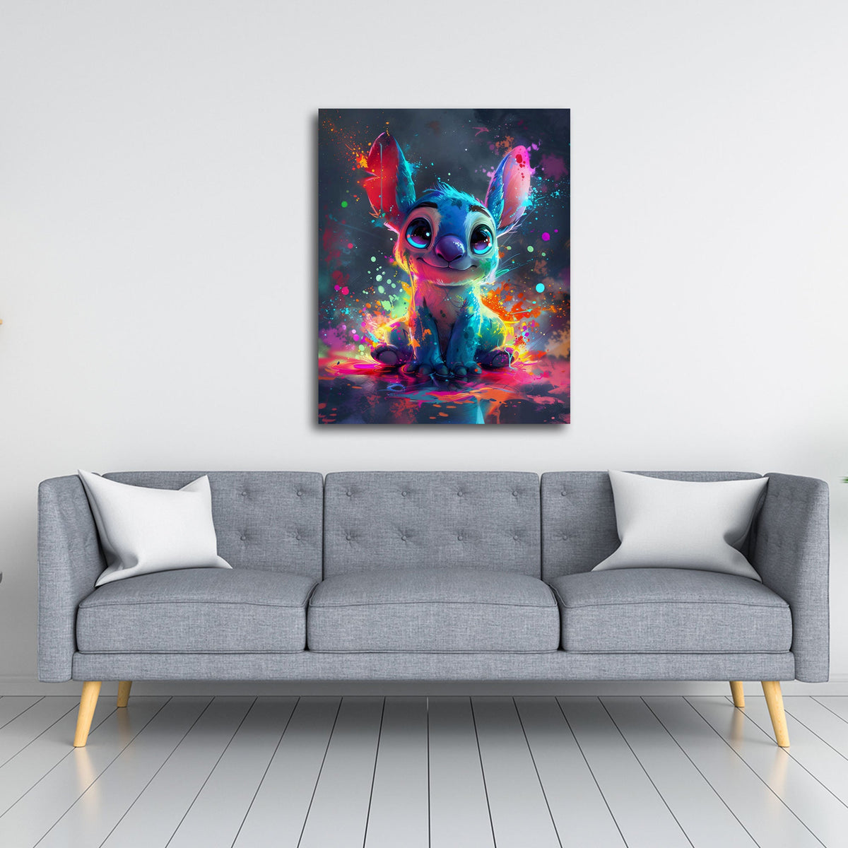 Creatura blu con grandi occhi tra esplosioni di colore fumetto quadro